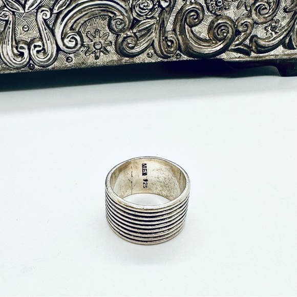 Vintage Silver Wide Ring - Picture 5 of 8